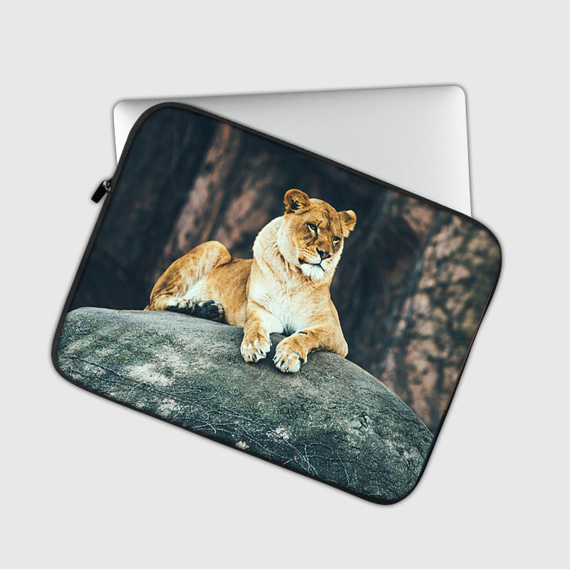 The Lioness, Queen Laptop Sleeve